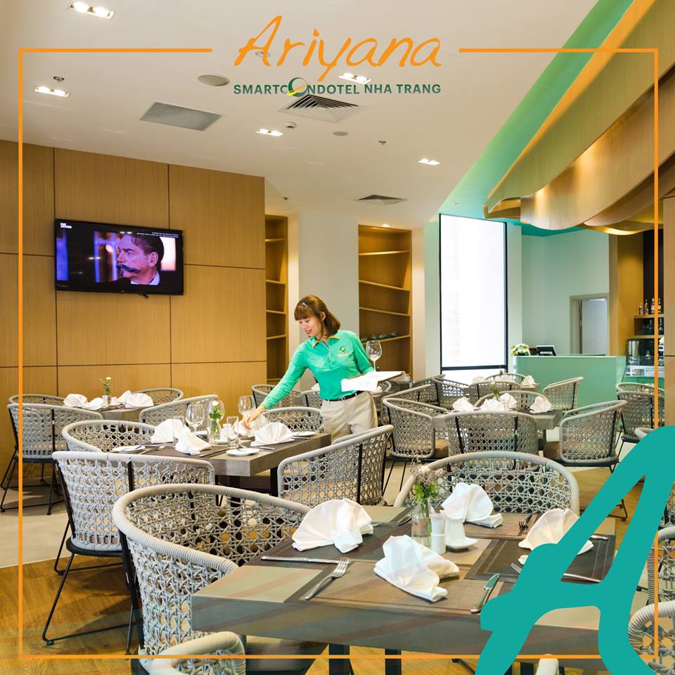 Bố trí ghế ăn đan dây dù giả mây tại Ariyana Smartcondotel Nha Trang Ghế đan dây dù giả mây khá đẹp, sang trọng, thiết kế phong cách, trở thành mẫu ghế ăn đẹp mắt tại Ariyana Smartcondotel Nha Trang.