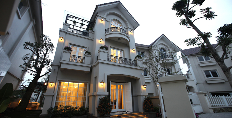 Thiết kế biệt thự Hoa Sữa Vinhomes Reserver biệt thư Hoa Sửa Vinhomes Reverside càng sang trọng và đẳng cấp hơn lúc về đêm.