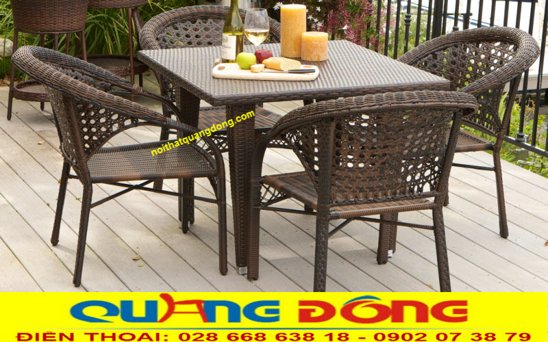 Bộ b&agrave;n ghế giả m&acirc;y QD-270, đan thủ c&ocirc;ng kiểu đan mắt c&aacute;o, m&agrave;u n&acirc;u tạo s&acirc;n vườn cảm gi&aacute;c b&igrave;nh y&ecirc;n