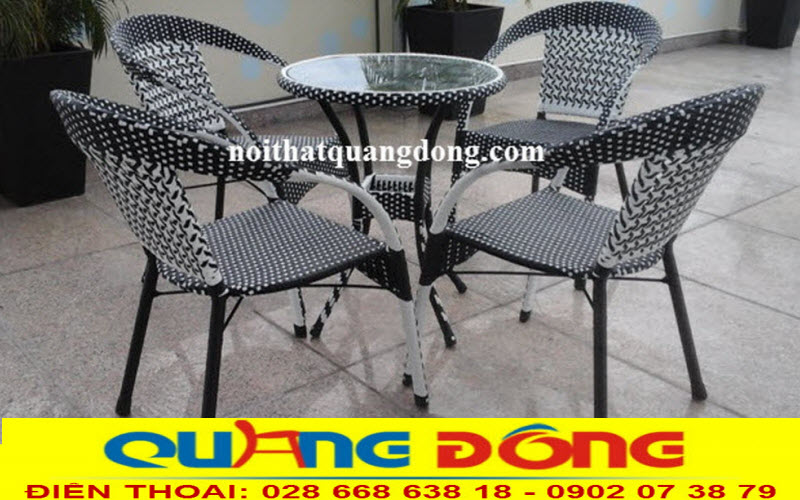 B&agrave;n ghế giả m&acirc;y QD-281 l&agrave; mẫu b&agrave;n ghế đan m&acirc;y nhựa d&agrave;nh cho s&acirc;n vườn, ngo&agrave;i trời kiểu mắt c&aacute;o