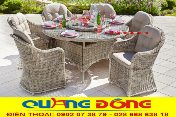 B&agrave;n ghế nhựa giả m&acirc;y QD-381 tạo đẳng cấp cho kh&ocirc;ng gian ngo&agrave;i trời, s&acirc;n vườn vừa c&oacute; thể thư gi&atilde;n, vừa trở th&agrave;nh mẫu b&agrave;n ăn l&yacute; tưởng.