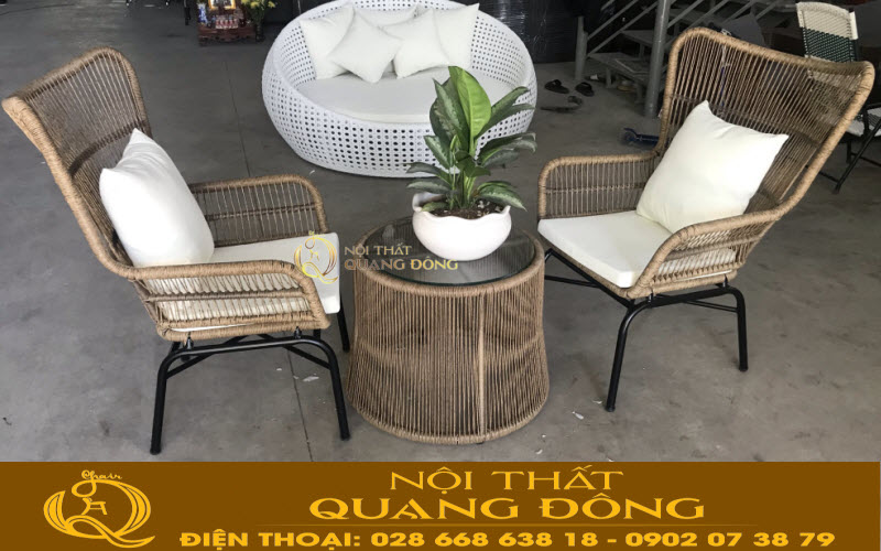 Bộ bàn ghế giả mây QD-387 đan sợi mây nhựa tròn màu nâu mốc tự nhiên tuyệt đẹp cho không gian ngoại thất sân vườn