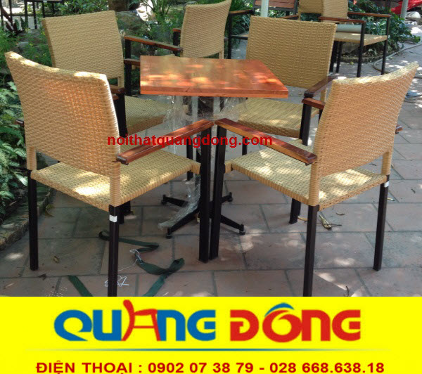 khu vực s&acirc;n vườn qu&aacute;n cafe trở n&ecirc;n sang trọng với mẫu b&agrave;n ghế giả m&acirc;y QD-301 với độ bền vượt trội thử th&aacute;ch c&ugrave;ng nắng mưa