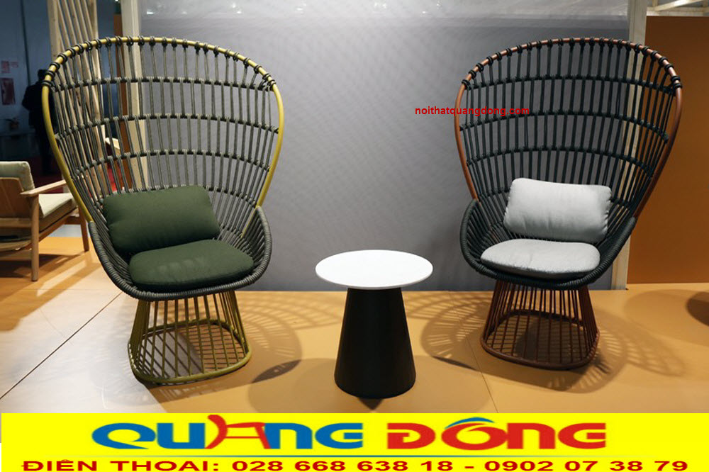 Bàn ghế giả mây QD-2026 thiết kế mới hiện đại Bàn ghế nhựa gỉa mât QD-2026 đan sợi dây dù lõi thun với đường hoàn toàn khác với các kiểu đan truyền thống trước đây, đẹp và mới lạ. khung bằng thép mạ kẽm sơn tĩnh điện đồ bên cao cùng nắng mưa thời tiết.
