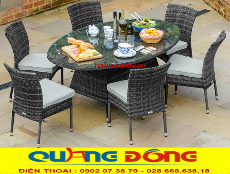 B&agrave;n ghế giả m&acirc;y QD-370 thuộc d&ograve;ng b&agrave;n ghế chất lượng cao, d&ugrave;ng cho kh&aacute;ch sạn, nh&agrave; h&agrave;ng, resort chất lượng cao.