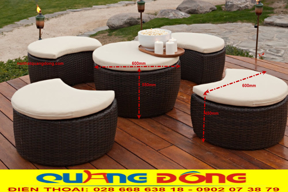 bàn ghế giả mây QD-398 thiết kế đẹp màu nâu. Bàn ghế nhựa giả mây QD-398 bàn ghế được sơn tĩnh điện bằng khung thép mạ kẽm, nhôm hoặc inox bên ngoài đan sợi nhựa giả mây cao cấp, kháng tia UV, tia cực tím, thiết kế đẹp với màu nâu giả gỗ.