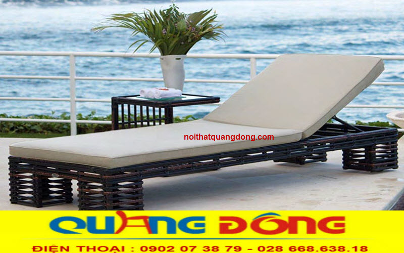 ghế hồ bơi giả tre mộc mạc tưởng chừng như đơn giản nhưng rất sang trọng, sản phẩm d&ugrave;ng thư gi&atilde;n tắm nắng