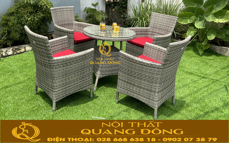 B&agrave;n ghế m&agrave;u x&aacute;m kh&oacute;i sản phẩm được đan l&aacute;t thủ c&ocirc;ng mỹ nghệ truyền thống