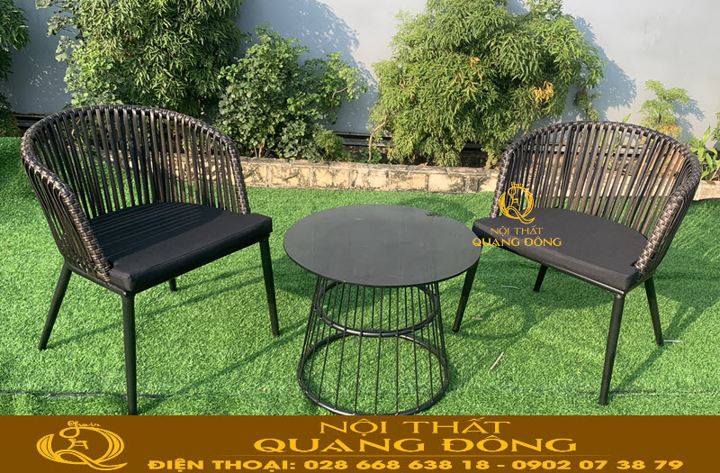 Mẫu bàn 2 ghế dùng cho ban công góc sân vườn QD-331 Bộ bàn 2 ghế này sẽ là giải pháp tối ưu ở những góc của sân vườn hành lang hay ban công