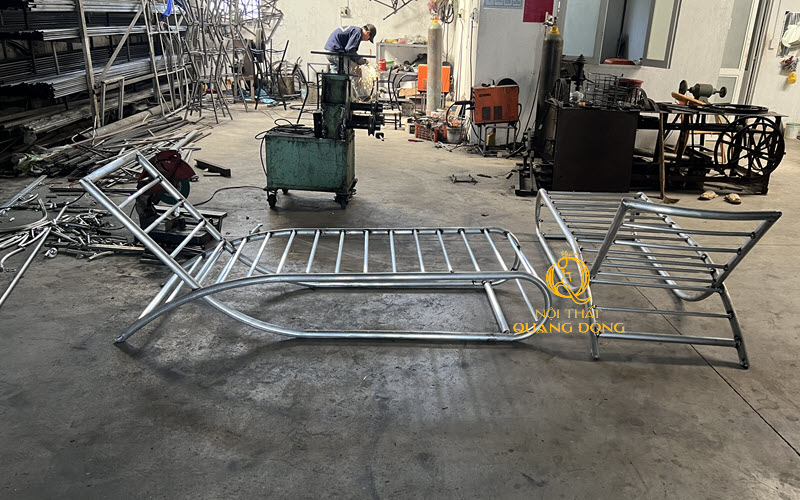 Ghế nằm hồ bơi khungnhoom QD - 563 nhẹ và linh hoạt Nội thất Quang Đông