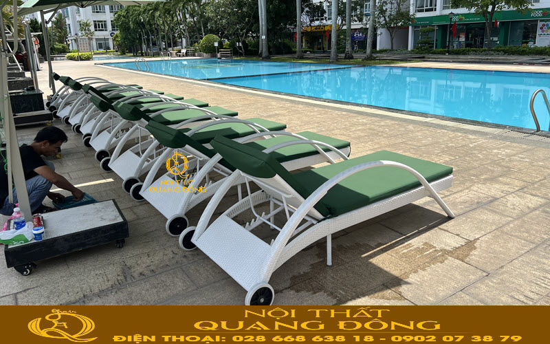Ghế nằm hồ bơi giả mây QD - 252 có tay vịn sản phẩm của Nội thất Quang Đông