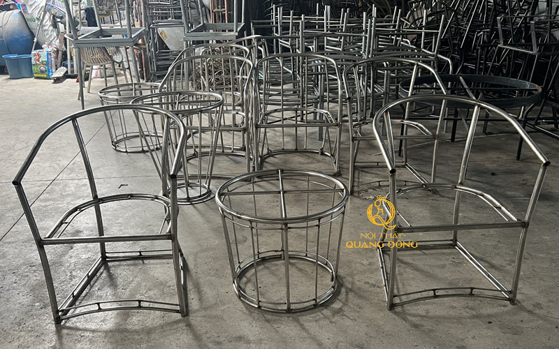 Khung bàn ghế giả mây bằng thép sơn tĩnh điện chắc chắn