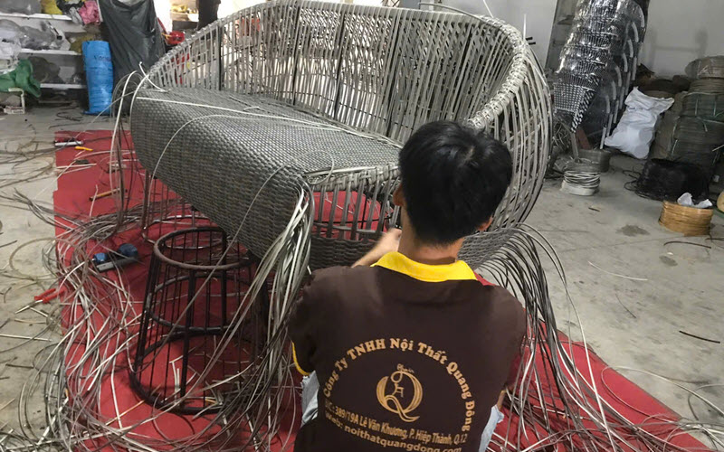 Sofa mây nhựa được làm từ sợi mây nhựa cao cấp giúp tăng khả năng chịu lực, chống ẩm