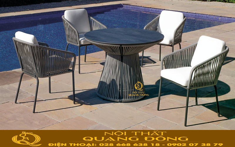 Bàn ghế giả mây QD-2034 màu sắc kiểu dáng đẹp, mới lạ phù hợp cho những không gian, kích thước chuẩn tao cảm giác thoải mái, sản phẩm được sản xuất theo đơn đặt hàng nên bạn có thể yêu cầu màu sắc, quy cách theo ý muốn, chất lượng cao cấp.