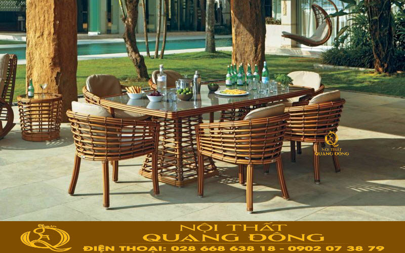 Bàn ghế giả mây QD-2050 thiết kế đẹp, thoải mái Nhà sản xuất đã có sự tính toán rất kỹ về từng chi tiết và kích thước mang đến nét đẹp cân đối, hài hòa, thoải mái.