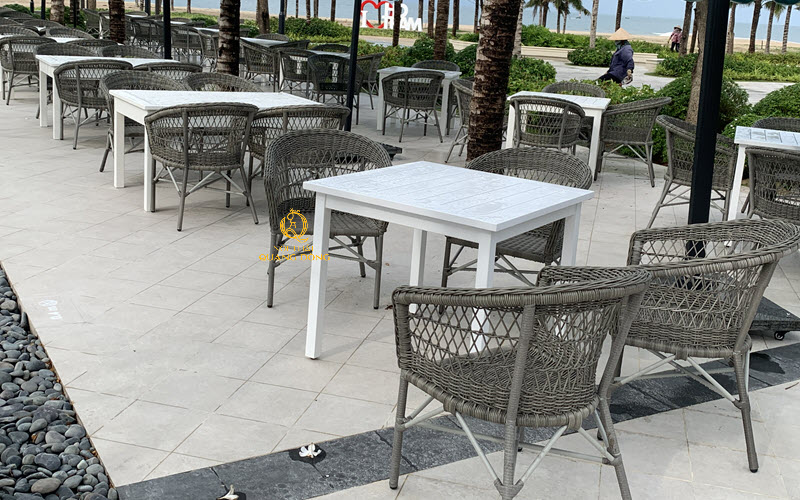 Bàn ghế giả mây setup tiện nghi cho không gian nghĩ dường resort 2084