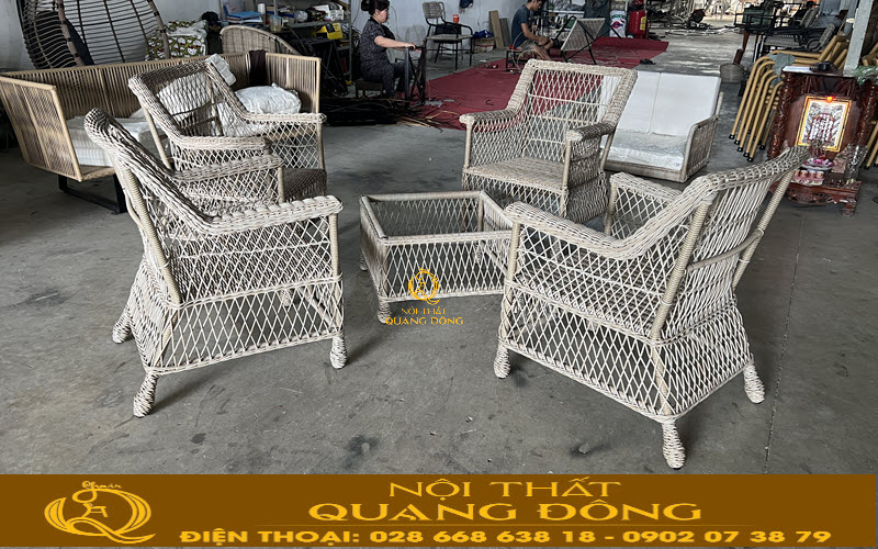 Mẫu ghế giả mây QD-2104 được áp dụng kiểu đang loáng mốt dày dặn cho phần mê ngồi, tính chịu lực cao