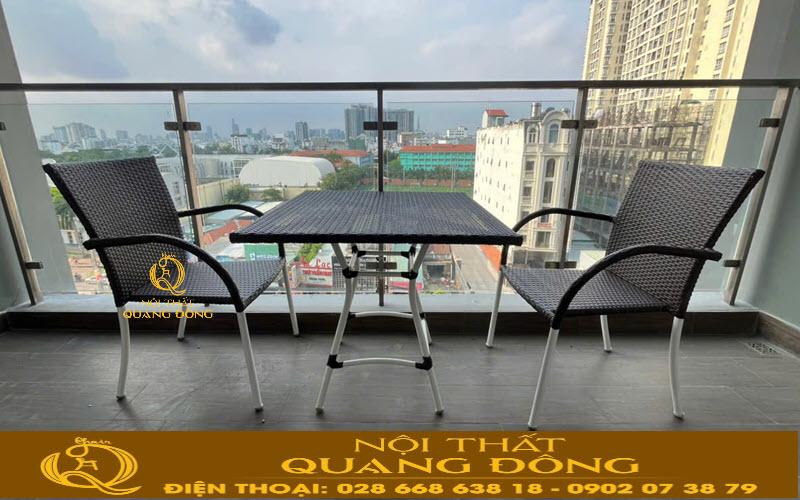 Bàn ghế giả mây kiểu dáng thanh thoát cho ban công cần sự gọn gàng và tối giản Bàn ghế giả mây QD - 2112 cho ban công chung cư cao tầng cần sự gọn gàng