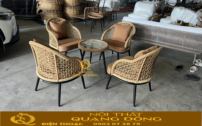 Bàn ghế giả mây QD-2114 được ghi hình tại xưởng Nội thất Quang Đông trước khi bàn giao cho khách hàng