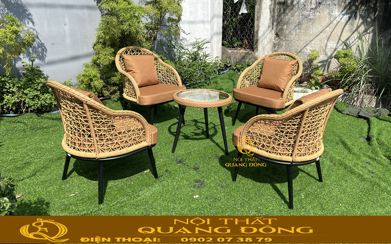 Bàn ghế giả mây QD-2114 thiết kế với dáng ghế ôm cong đề cao sự thoải mái