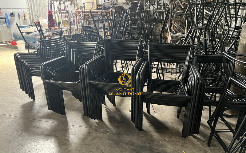 Khung ghế giả mây QD-326 được sơn tĩnh điện bóng mịn, bảo vệ chống gỉ sét