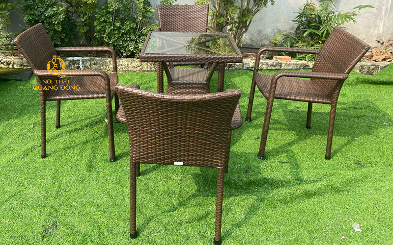 Bộ bàn ghế giả mây QD-326 đan sợi mây nhựa màu nâu giả gỗ sang trọng