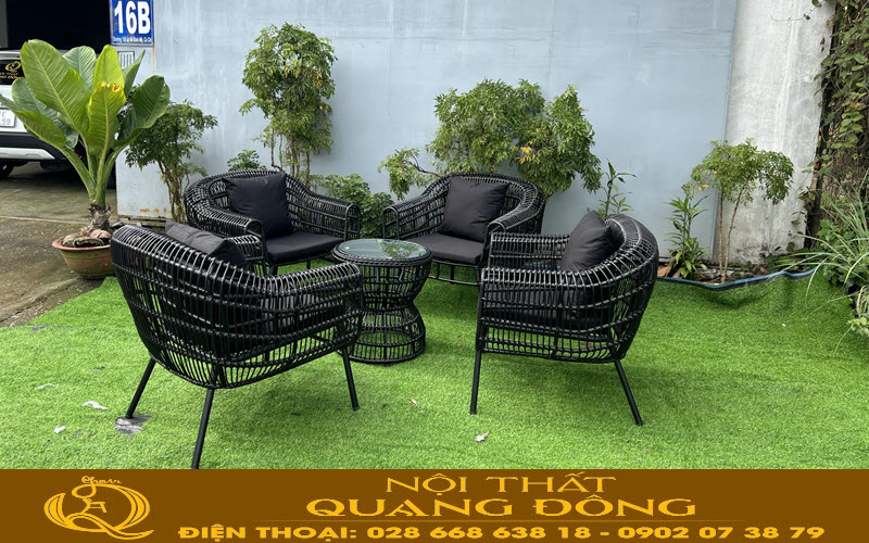 Bàn ghế giả mây QD-342 với màu đen của sợi mây nhựa kết hợp màu đen của lớp sơn tĩnh điện kết hợp