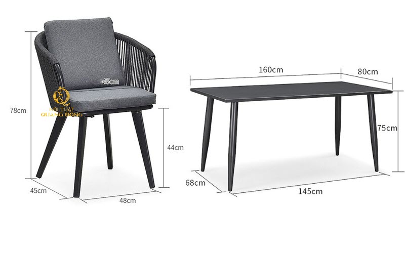 Kích thước sản phẩm bàn ghế giả mây QD-374 được thiết kế hợp lý cho người sử dụng ngồi thoải mái