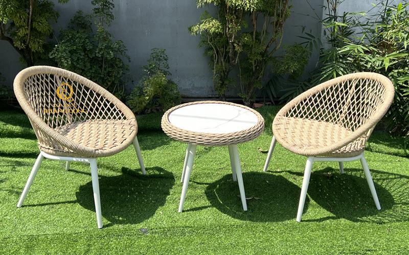 Bộ bàn ghế giả mây QD - 2110 gam màu sáng hiện đại xu hướng nổi bật năm 2026