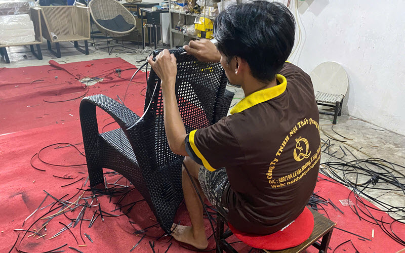Nên ưu tiên chất liệu mây nhựa cao cấp khi làm bàn ghế giả mây Bàn ghế giả mây được làm bằng chất liệu mây nhựa cao cấp