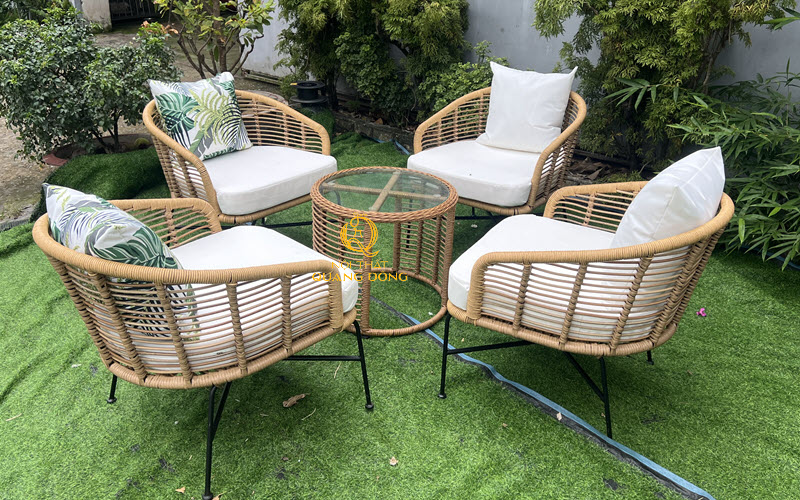 Thiết kế bàn tròn giả mây QD-2116 với kính cường lực 8ly bền chắc dễ vệ sinh