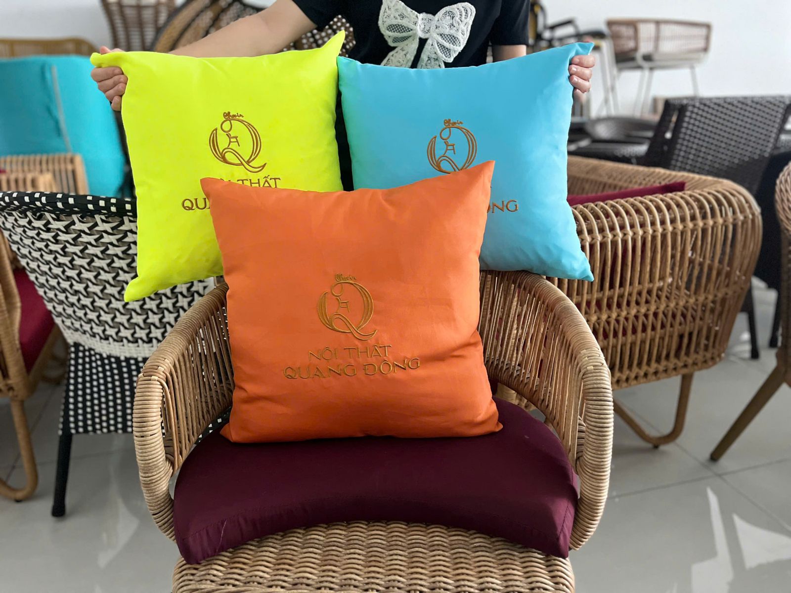 Nệm gối bàn ghế giả mây tại Nội thất Quang Đông