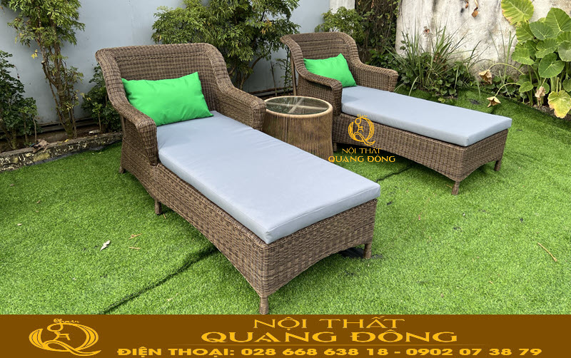 Ghế nằm hồ bơi giả mây QD-1267 với kiểu dáng sang trọng sử dụng sợi mây nhựa tròn màu nâu mốc chu kỳ tạo nên sự thân thiện với môi trường