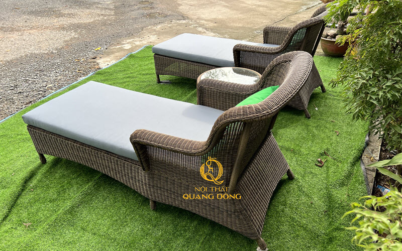 Ghế nằm hồ bơi mây nhựa đẹp với mọi góc nhìn, với màu nâu mốc chu kỳ tự nhiên phù hợp với mọi không gian