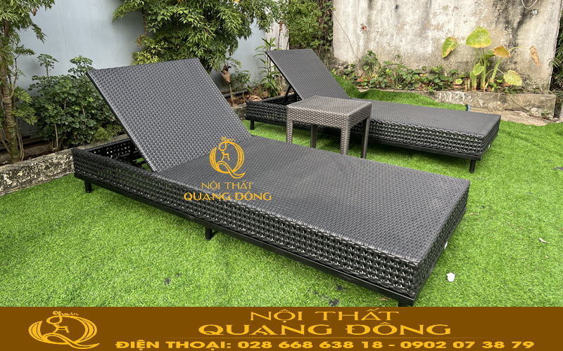 Ghế nằm hồ bơi mây nhựa QD-1268 phần nằm sử dụng kiểu đan lóng mốt và phần hông sườn sử dụng đan mắt cáo