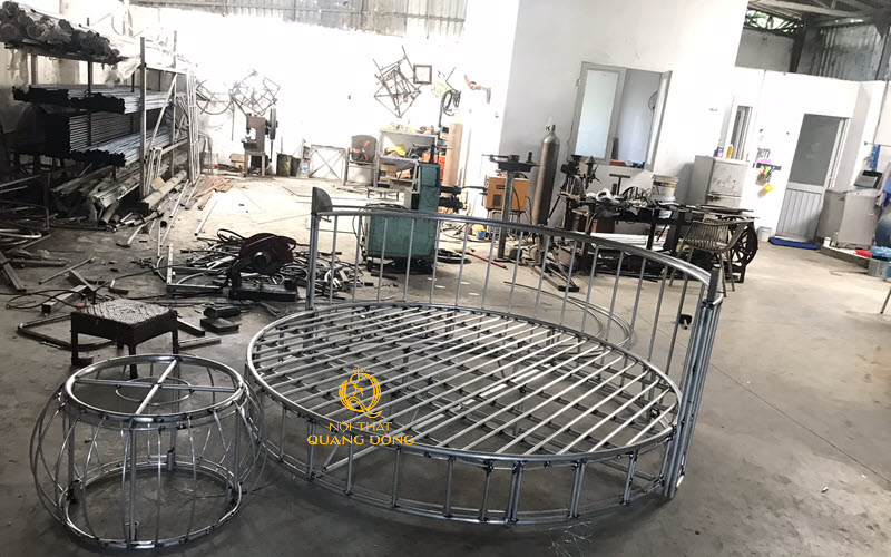 Khung sườn chắc chắn từ thép sơn tĩnh điện cho giường tắm nắng QD-517