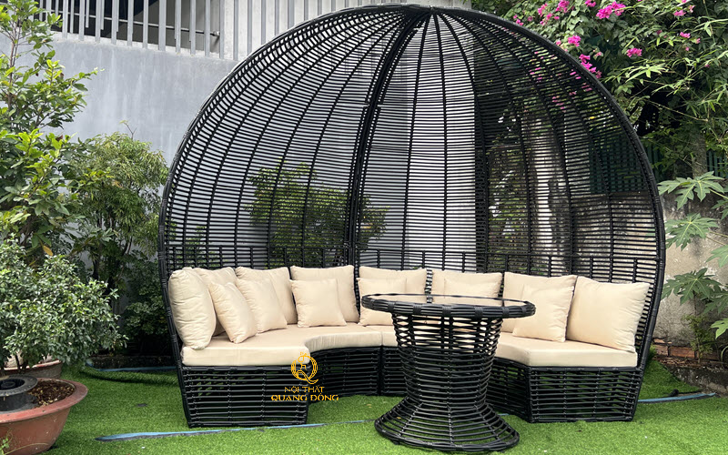 Sofa mây nhựa QD - 755 được trang bị nệm ngồi êm ái